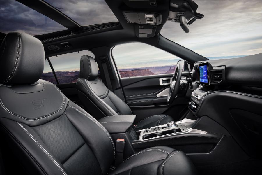 Интерьер Ford Explorer ST 2019 года  (фото 21 из 21)